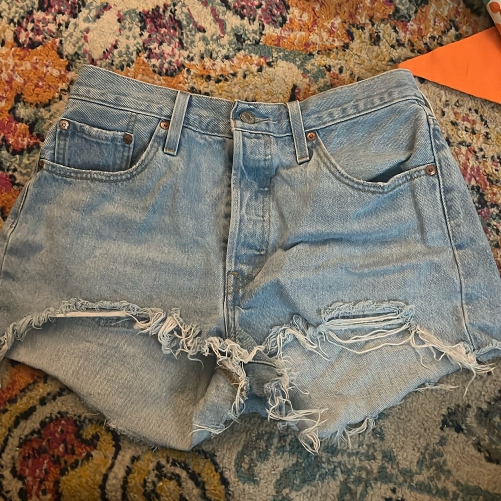 Distressed Levi’s 501 W29 Shorts